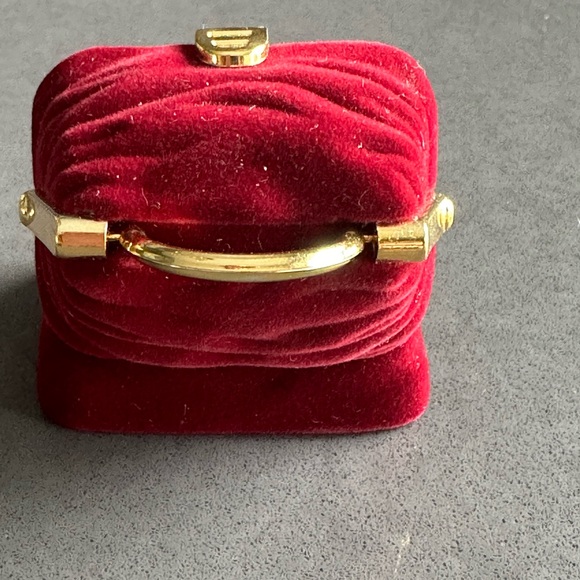 Adorable Red Velvet “Purse” Ring Box - Picture 5 of 8
